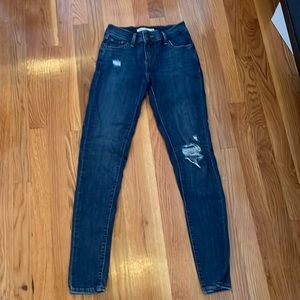 Levi’s 710 Super Skinny Dark Wash Distressed Jeans. Size 25.
